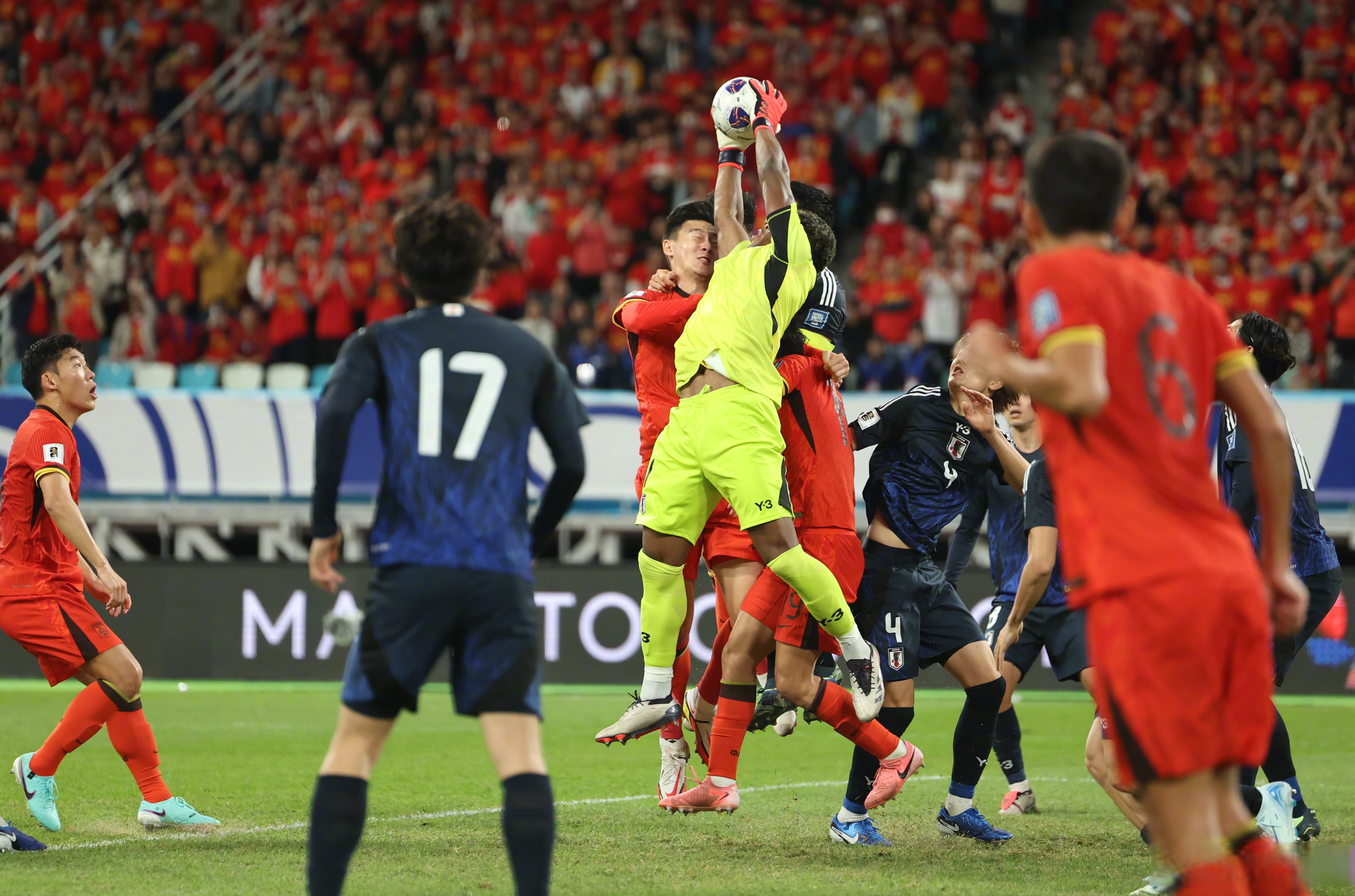 开云体育入口-豪门对决！世界杯上演世纪大战