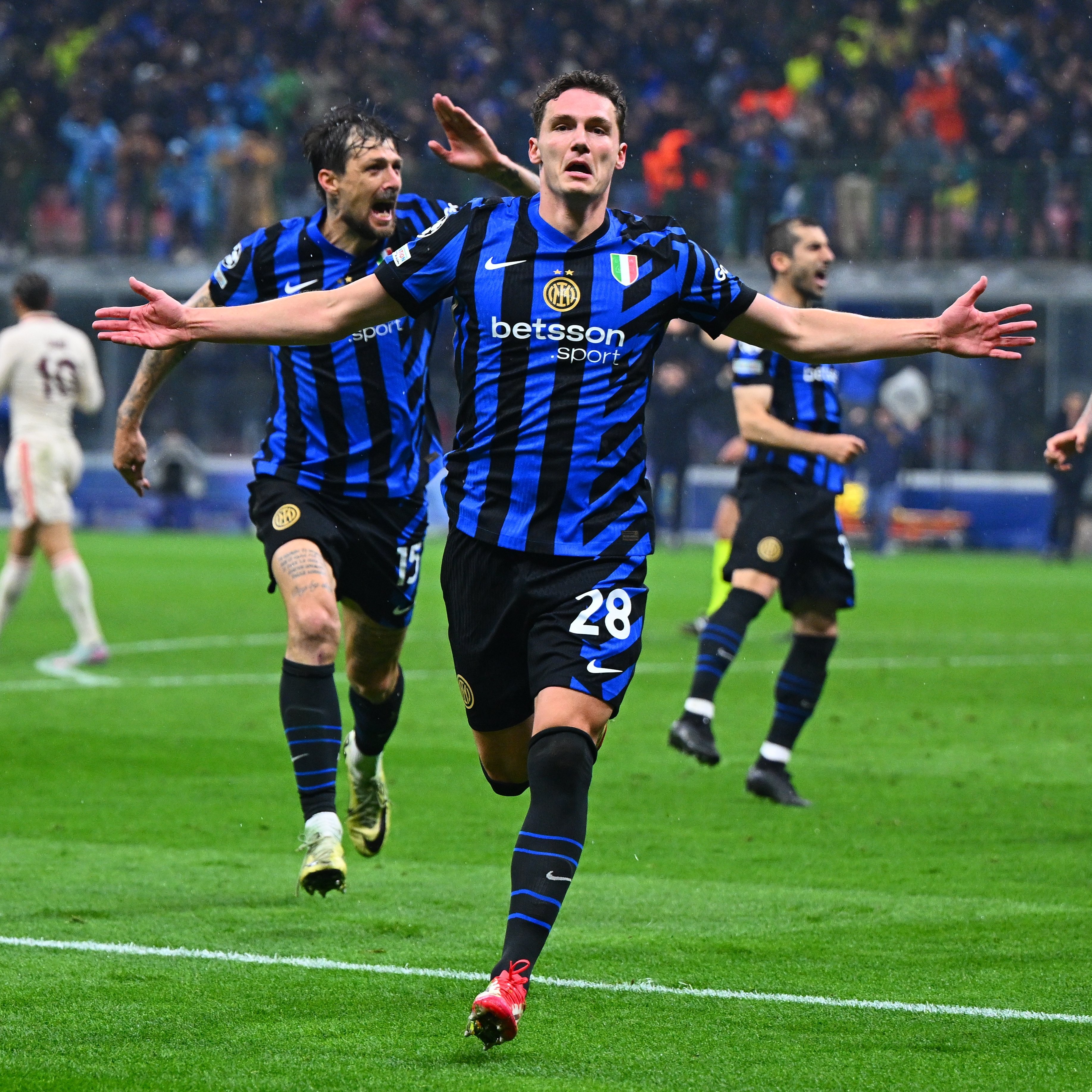 关于拜仁鏖战乌拉圭,奥亚尔萨瓦尔状态火热的信息 关于拜仁鏖战乌拉圭,奥亚尔萨瓦尔状态火热的信息