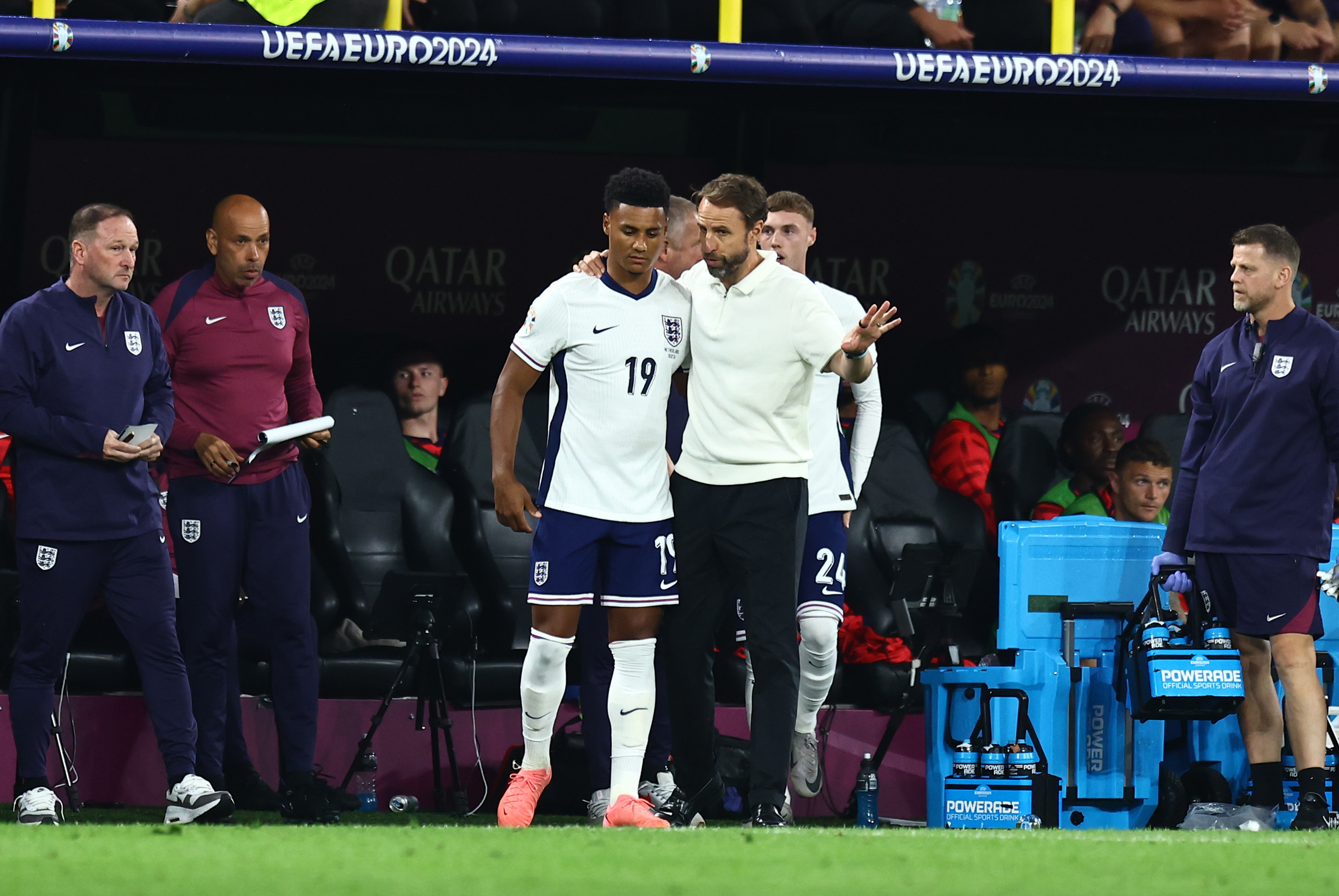 拉沃尔杯逆转戴维斯杯,西西帕斯扛起全队 拉沃尔杯逆转戴维斯杯,西西帕斯扛起全队