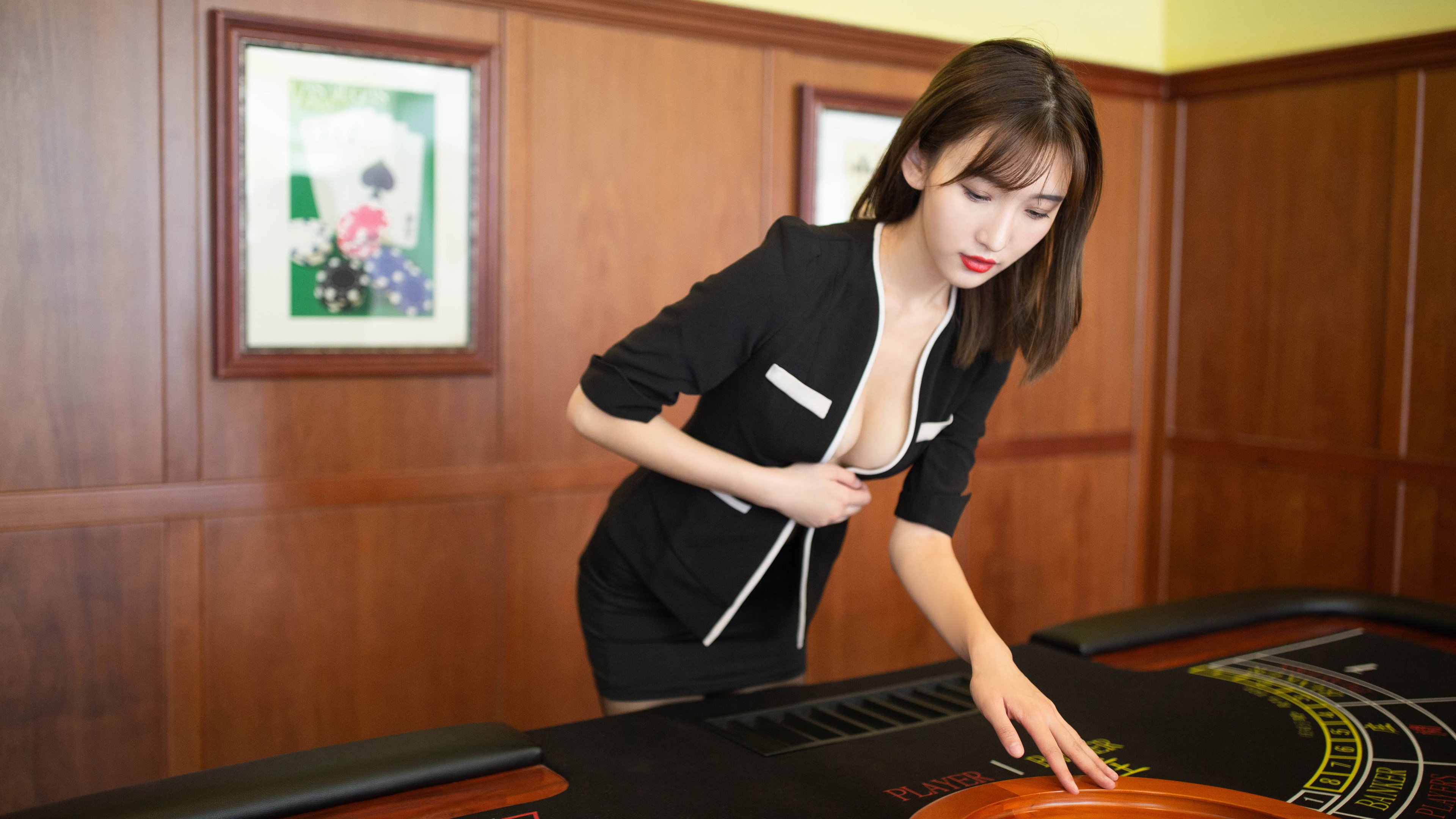 铁壁防线锁死马里锋芒,奥纳纳生涯之夜点燃胜利之光