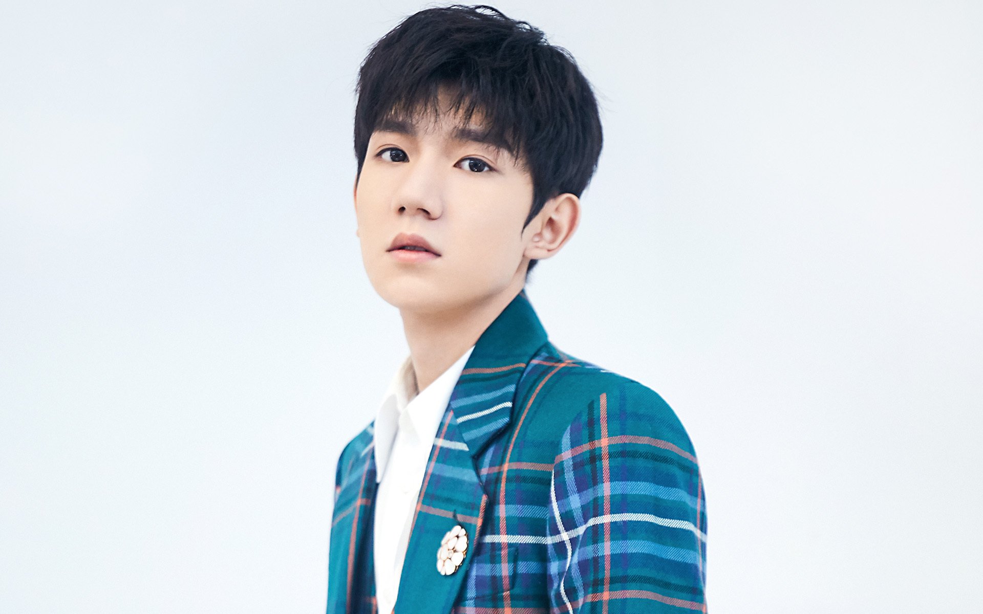 开云体育在线-你给出的关键词画面感和故事性都很强，一个充满戏剧张力的标题能瞬间抓住读者。为你构思了几个不同风格的标题方向