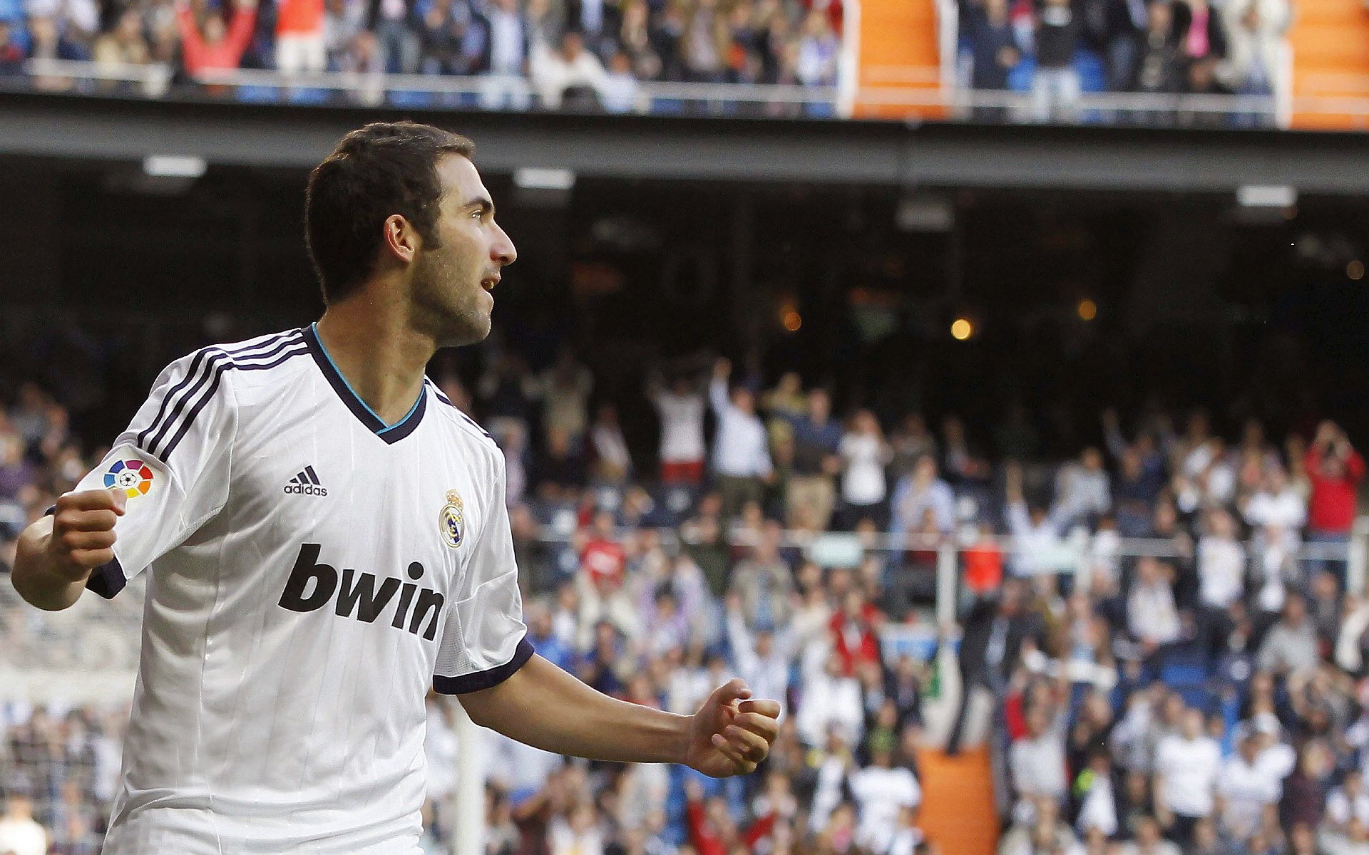 进攻瀑布吞噬马刺！浓眉36+18完美风暴颠覆篮球认知