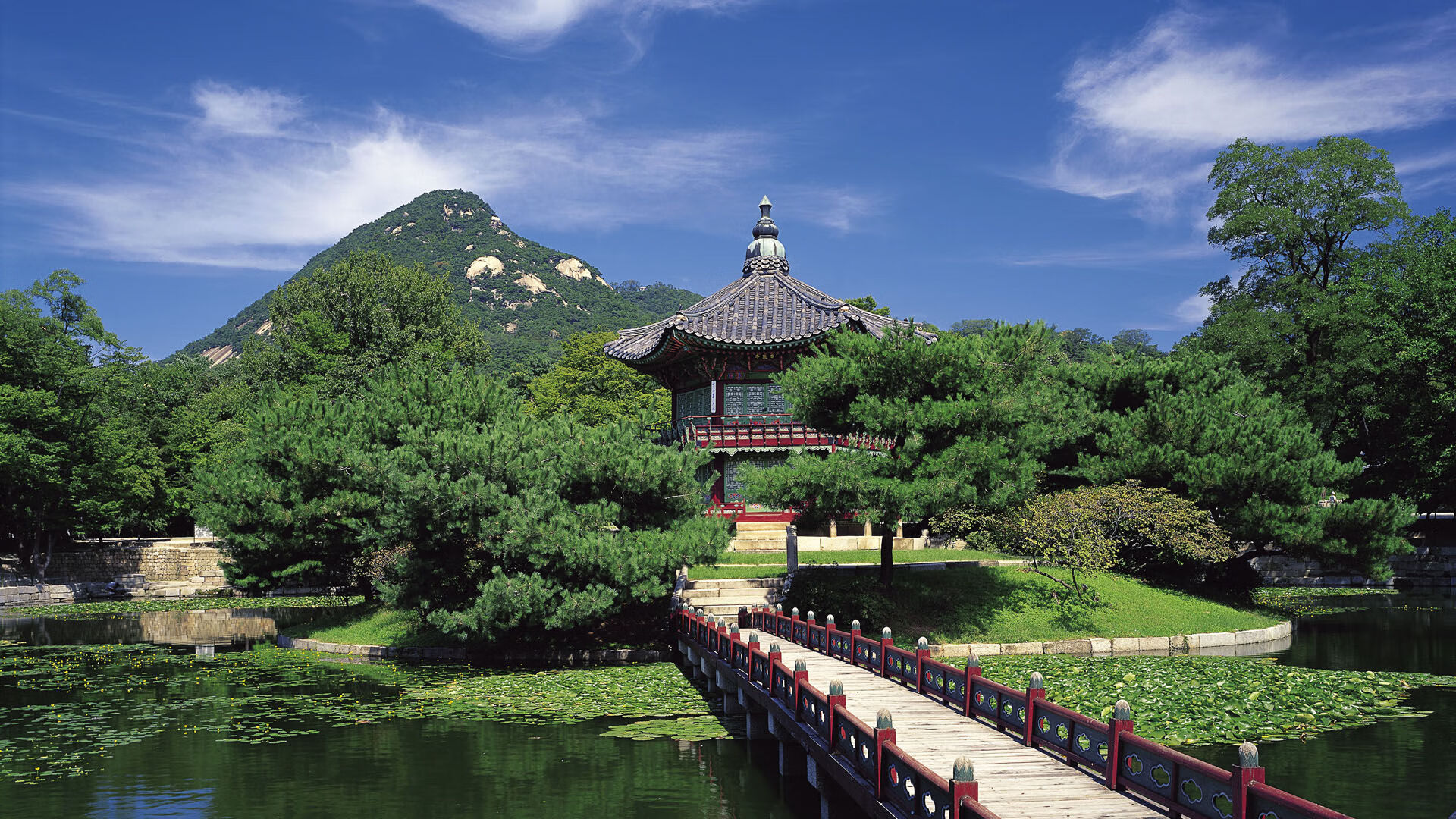 双线狂飙，当足球加时赛的呐喊点燃F1街道赛的引擎